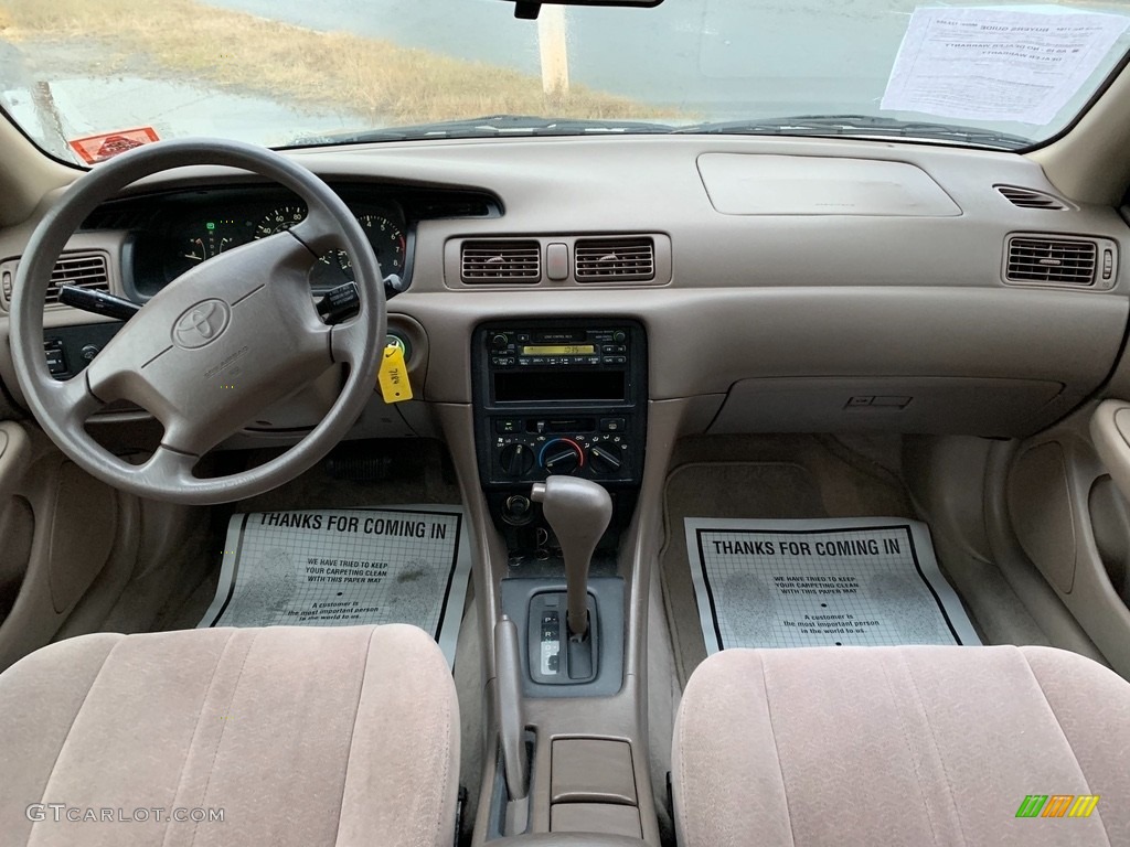 1998 Camry LE - Cashmere Beige Metallic / Oak photo #14