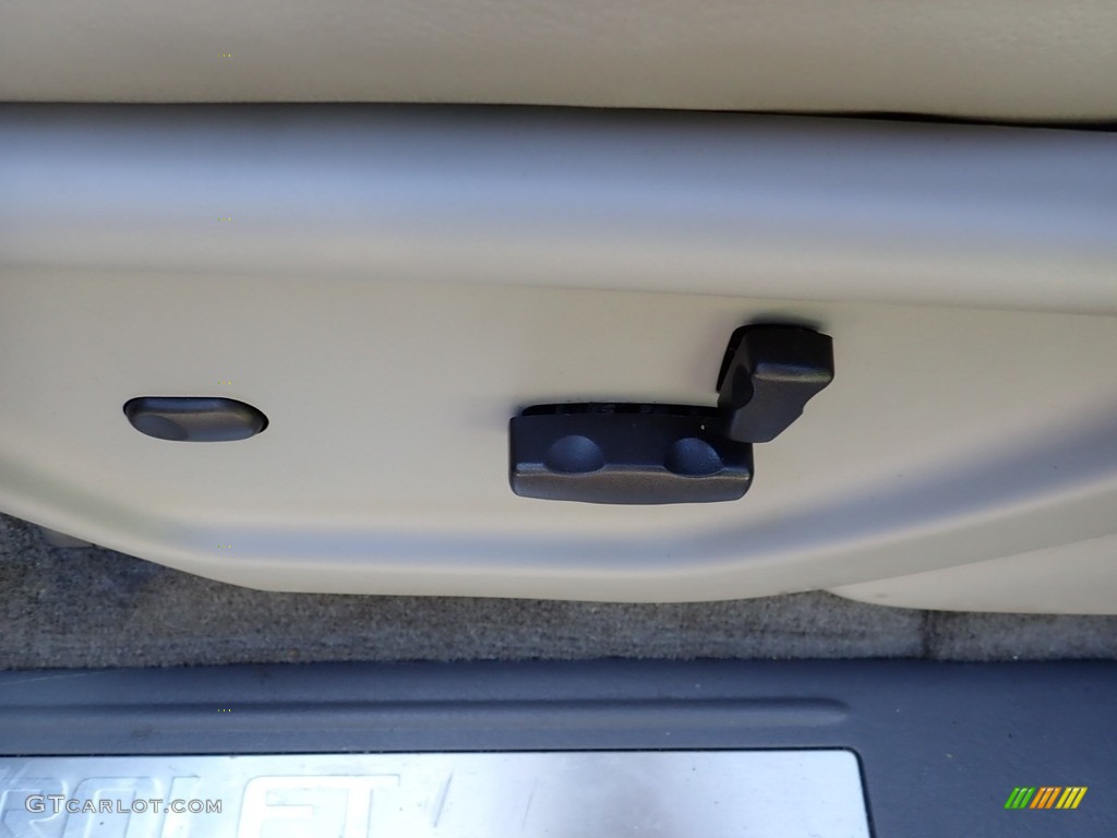 2008 TrailBlazer LT 4x4 - Black / Light Gray photo #12