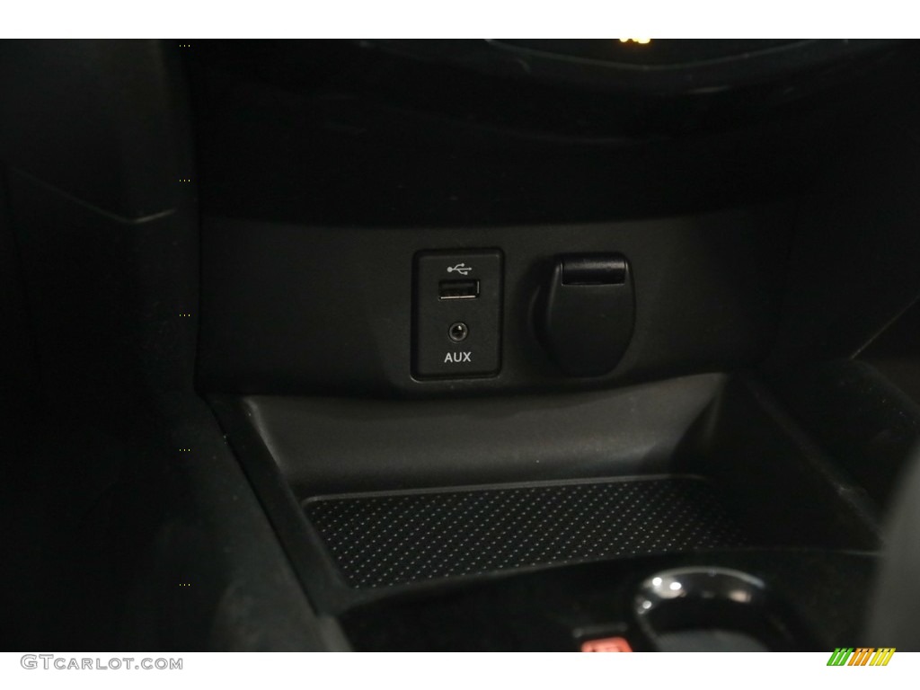 2015 Rogue SV AWD - Super Black / Charcoal photo #11
