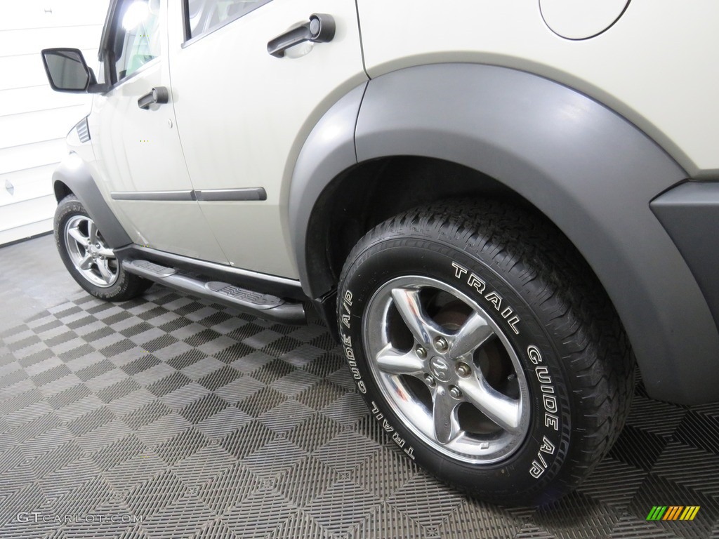 2008 Nitro SXT 4x4 - Bright Silver Metallic / Dark Khaki/Medium Khaki photo #9