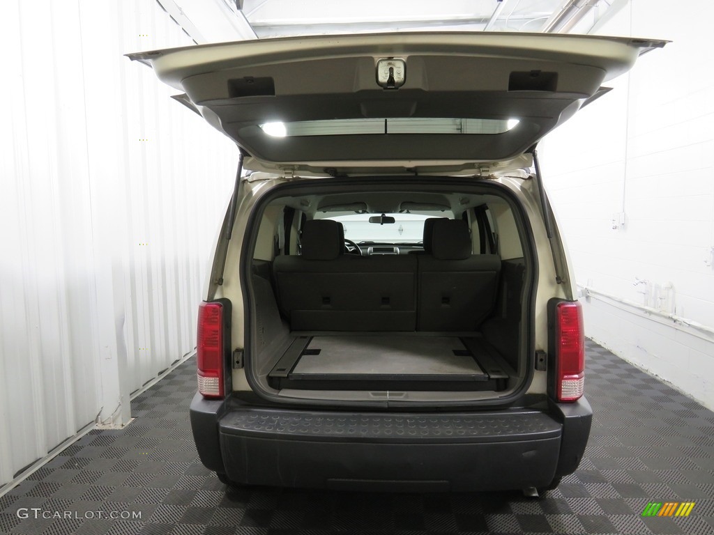 2008 Nitro SXT 4x4 - Bright Silver Metallic / Dark Khaki/Medium Khaki photo #12