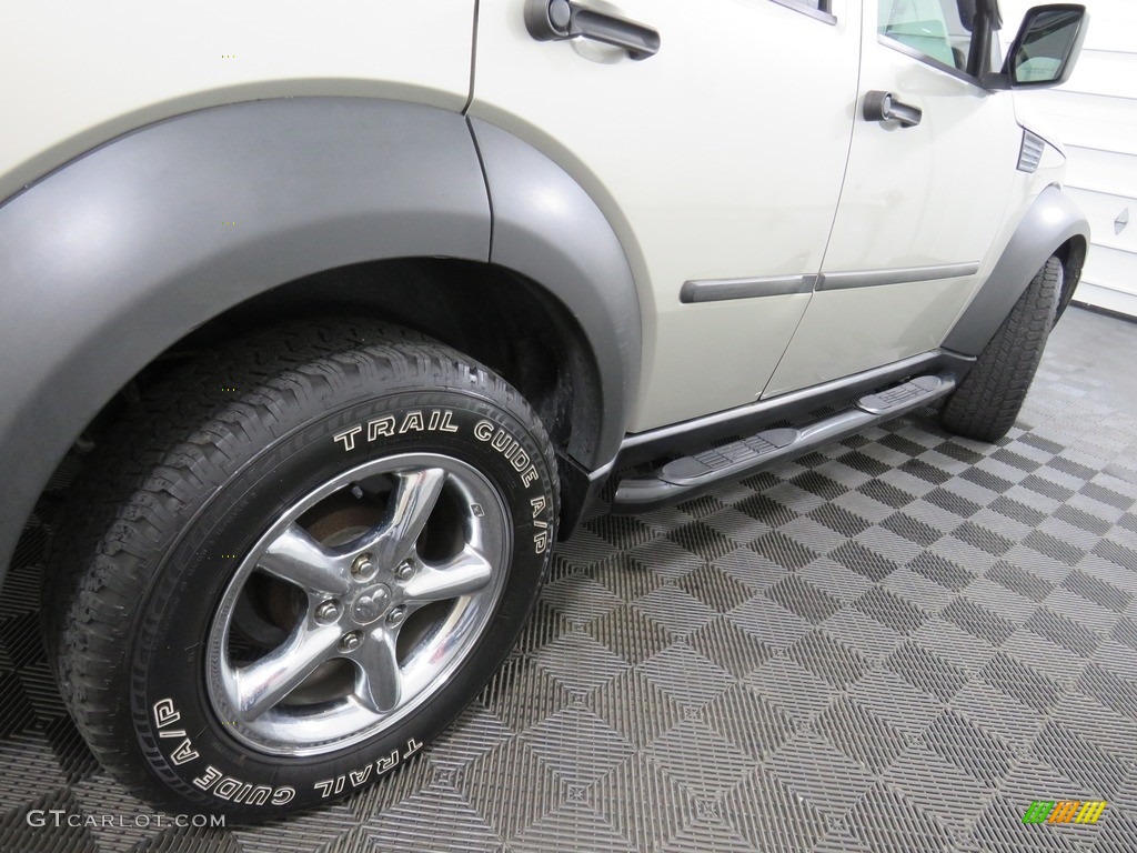 2008 Nitro SXT 4x4 - Bright Silver Metallic / Dark Khaki/Medium Khaki photo #15