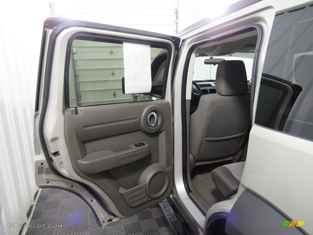 2008 Nitro SXT 4x4 - Bright Silver Metallic / Dark Khaki/Medium Khaki photo #26