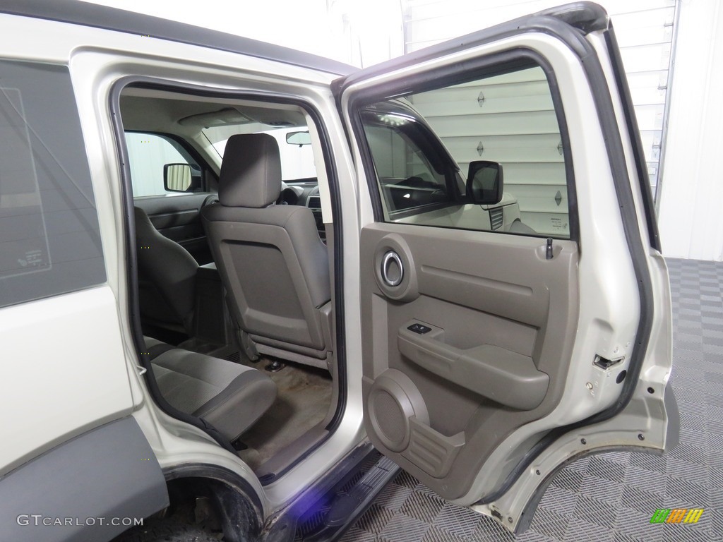 2008 Nitro SXT 4x4 - Bright Silver Metallic / Dark Khaki/Medium Khaki photo #29