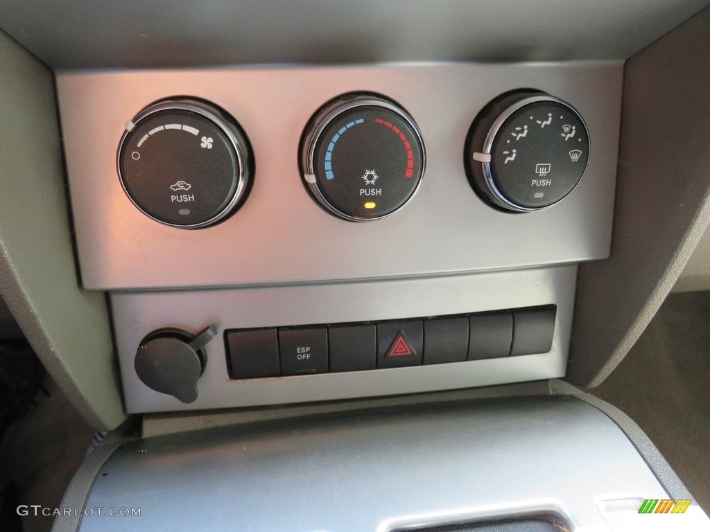 2008 Nitro SXT 4x4 - Bright Silver Metallic / Dark Khaki/Medium Khaki photo #35