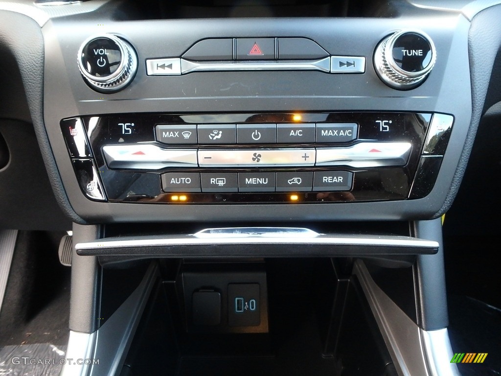 2020 Ford Explorer XLT Controls Photo #135509825