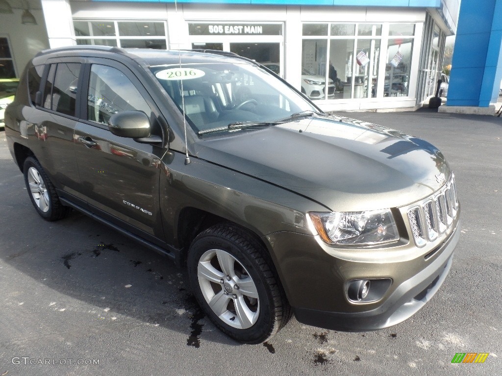 ECO Green Pearl Jeep Compass