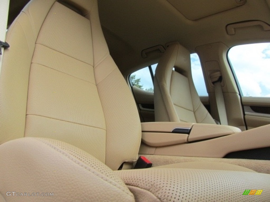 2013 Panamera 4 Platinum Edition - Carrara White / Luxor Beige/Cream photo #23