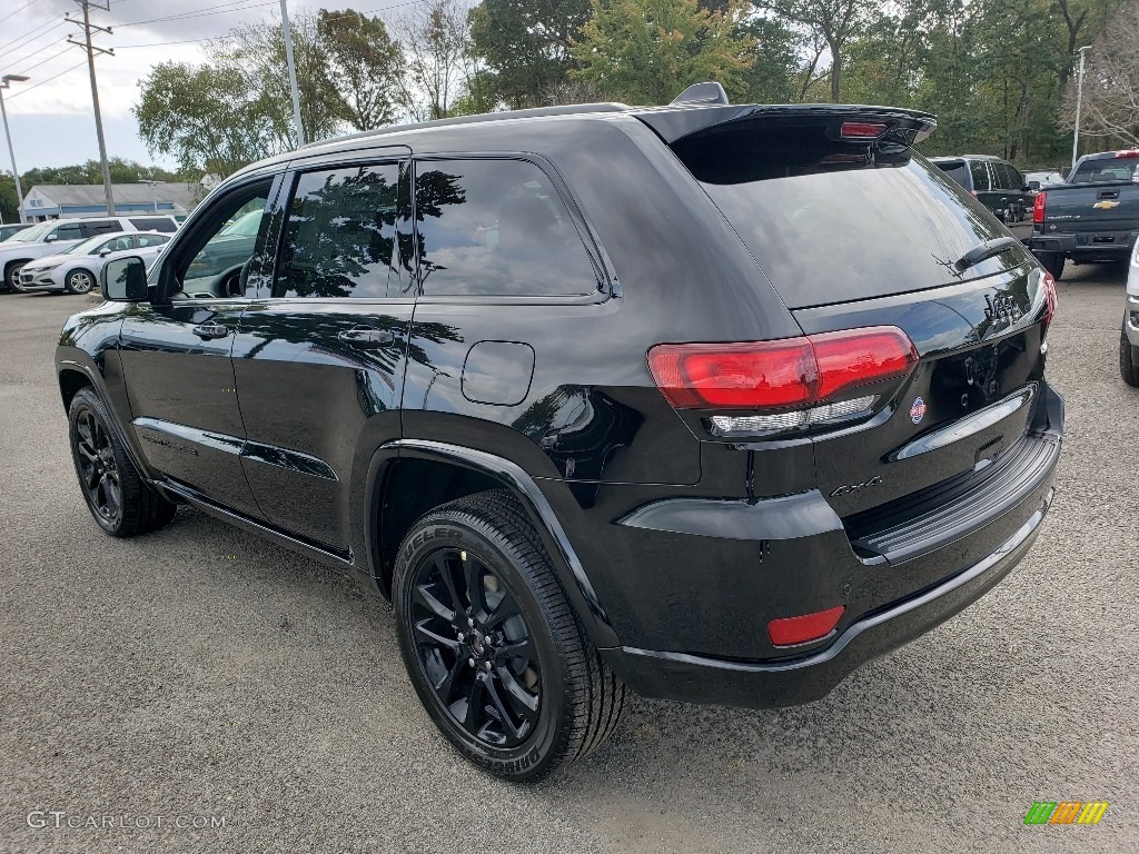 2020 Diamond Black Crystal Pearl Jeep Grand Cherokee