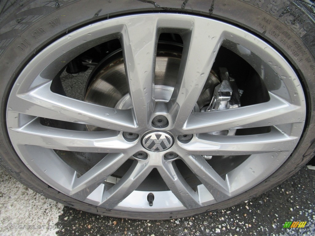 2019 Volkswagen Passat SE R-Line Wheel Photos