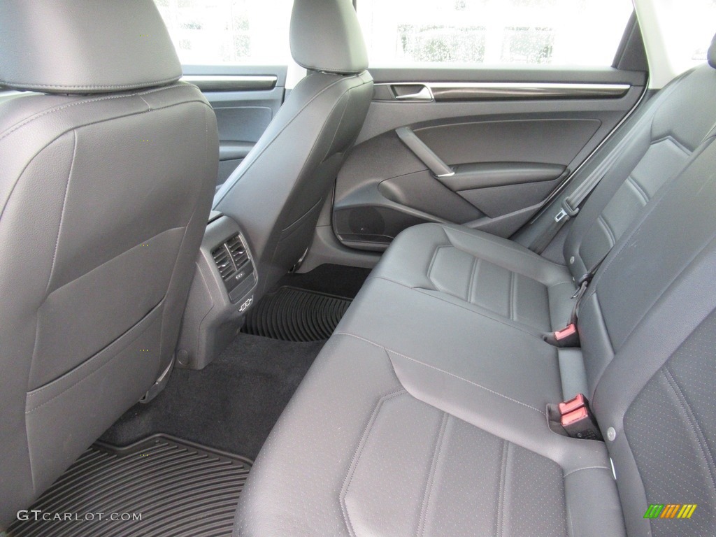 2019 Volkswagen Passat SE R-Line Interior Color Photos