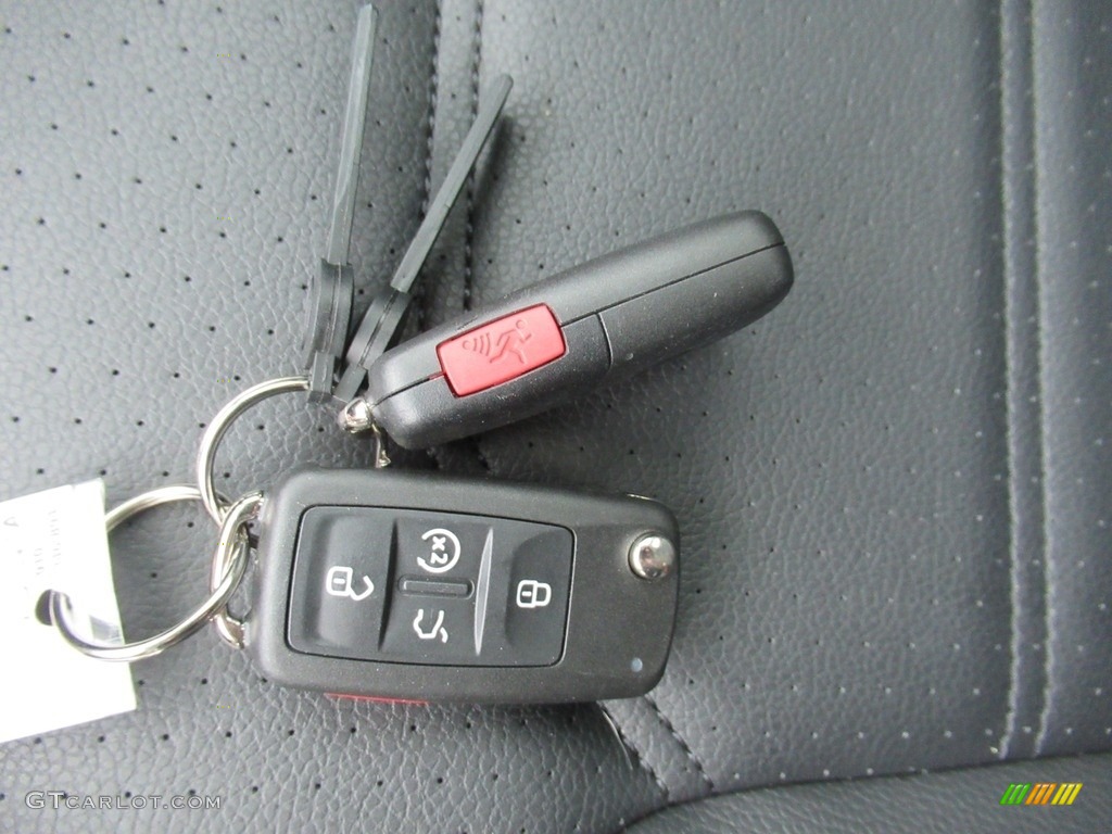 2019 Volkswagen Passat SE R-Line Keys Photo #135526127