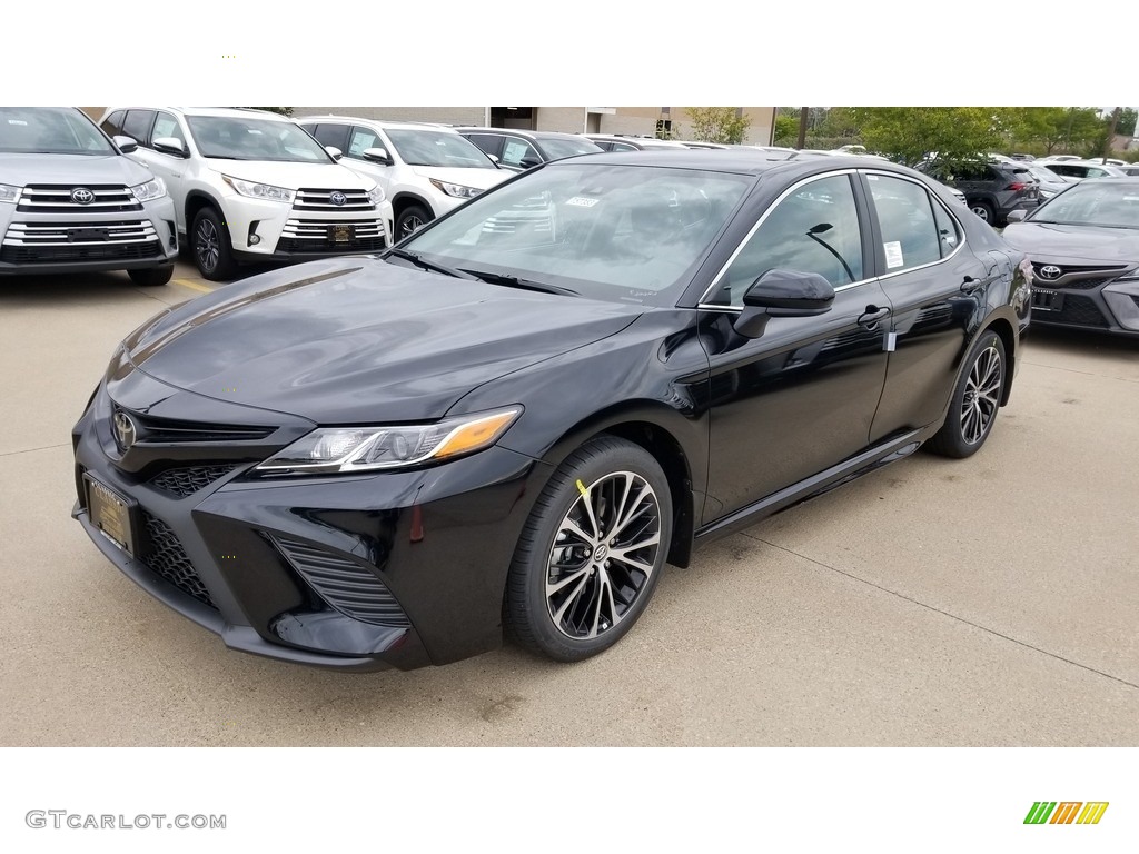 Midnight Black Metallic 2020 Toyota Camry SE Exterior Photo #135533472