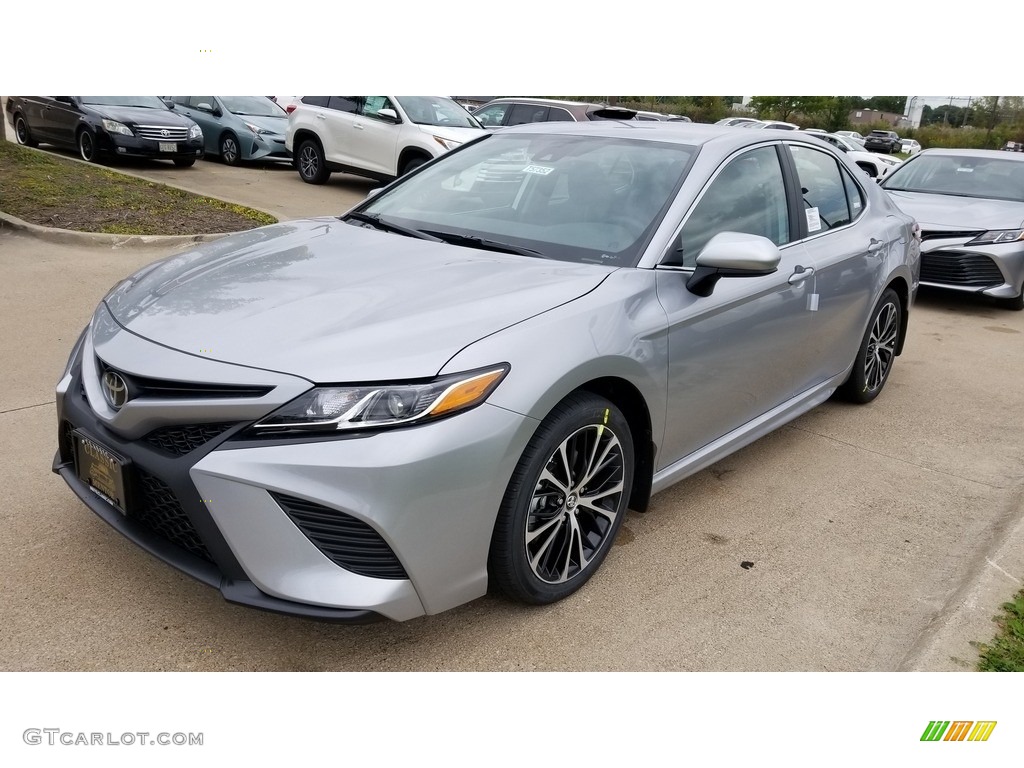Celestial Silver Metallic 2020 Toyota Camry SE Exterior Photo #135533535