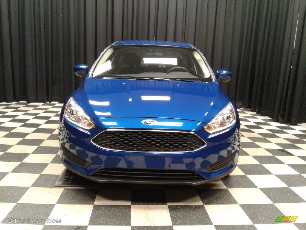 2018 Focus SE Sedan - Lightning Blue / Charcoal Black photo #3