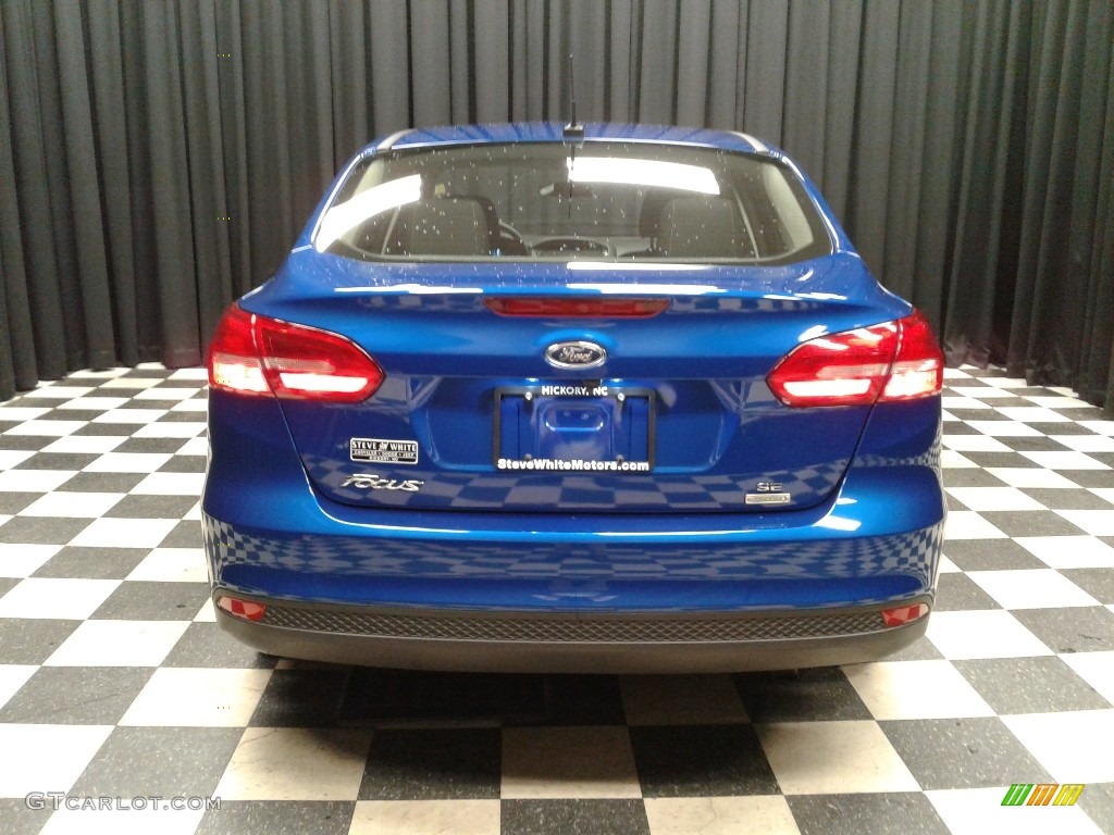 2018 Focus SE Sedan - Lightning Blue / Charcoal Black photo #7