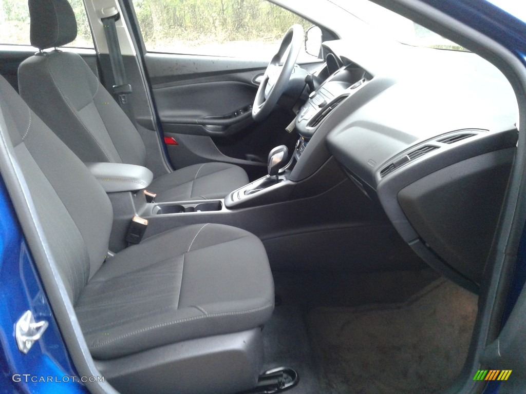 2018 Focus SE Sedan - Lightning Blue / Charcoal Black photo #15