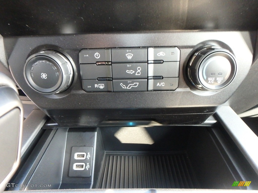 2019 Ford F150 SVT Raptor SuperCab 4x4 Controls Photo #135540663