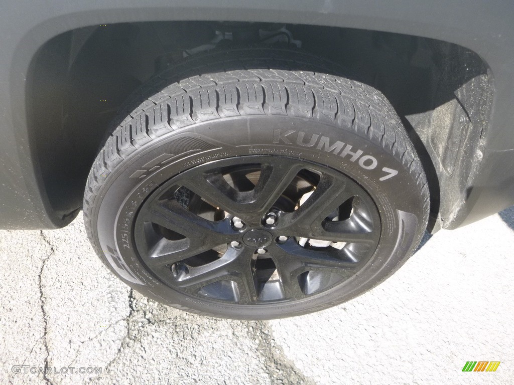 2018 Renegade Latitude 4x4 - Alpine White / Black photo #9