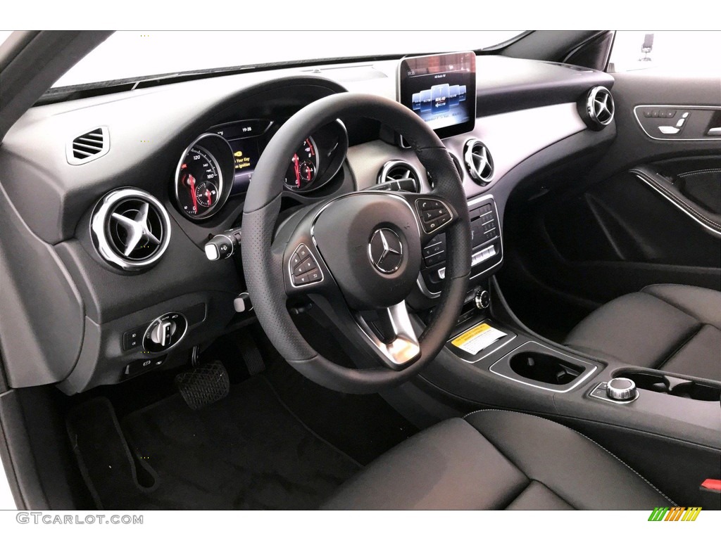 2020 GLA 250 - Polar White / Black photo #4