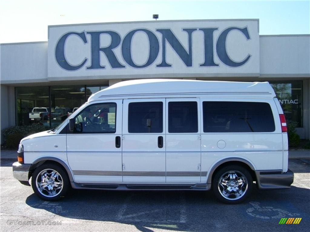 Summit White GMC Savana Van