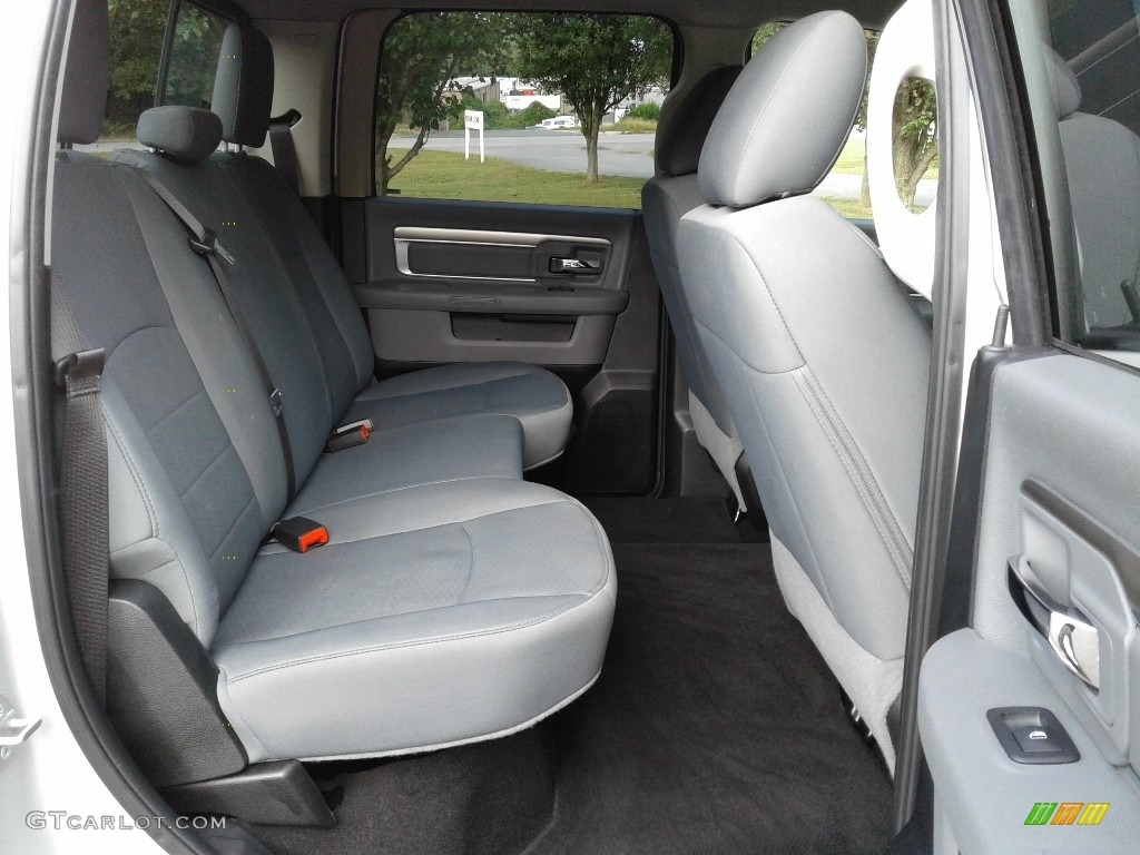 2018 1500 Big Horn Crew Cab 4x4 - Bright Silver Metallic / Black/Diesel Gray photo #13