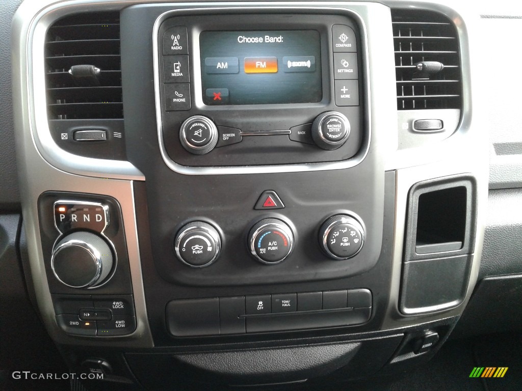 2018 1500 Big Horn Crew Cab 4x4 - Bright Silver Metallic / Black/Diesel Gray photo #18