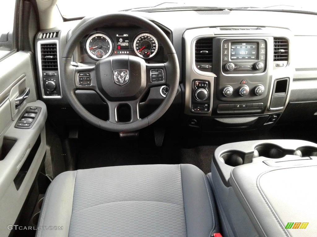 2018 1500 Big Horn Crew Cab 4x4 - Bright Silver Metallic / Black/Diesel Gray photo #24
