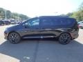 2020 Brilliant Black Crystal Pearl Chrysler Pacifica Touring L  photo #2