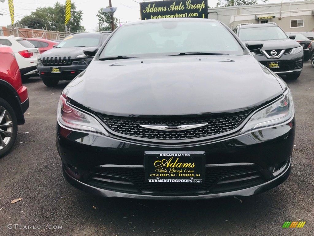2015 200 S - Black / Black photo #2