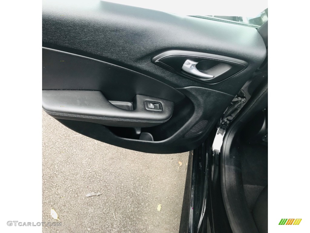 2015 200 S - Black / Black photo #17
