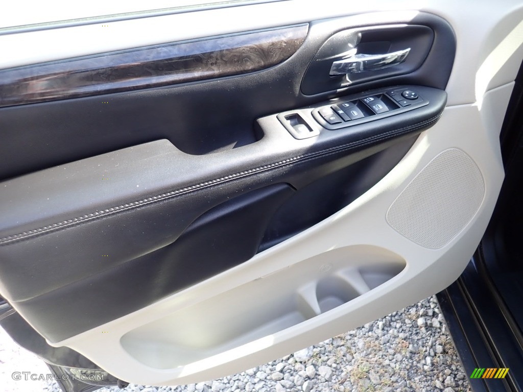 2012 Grand Caravan SXT - Dark Charcoal Pearl / Black/Light Graystone photo #12