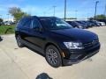 Deep Black Pearl - Tiguan SE 4MOTION Photo No. 1