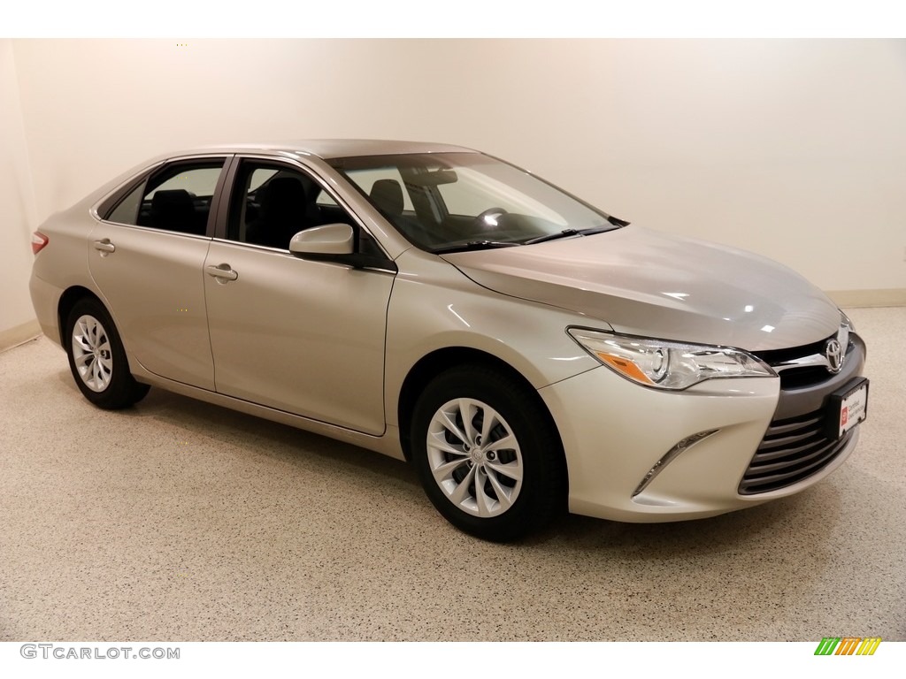 2017 Camry LE - Creme Brulee Mica / Black photo #1