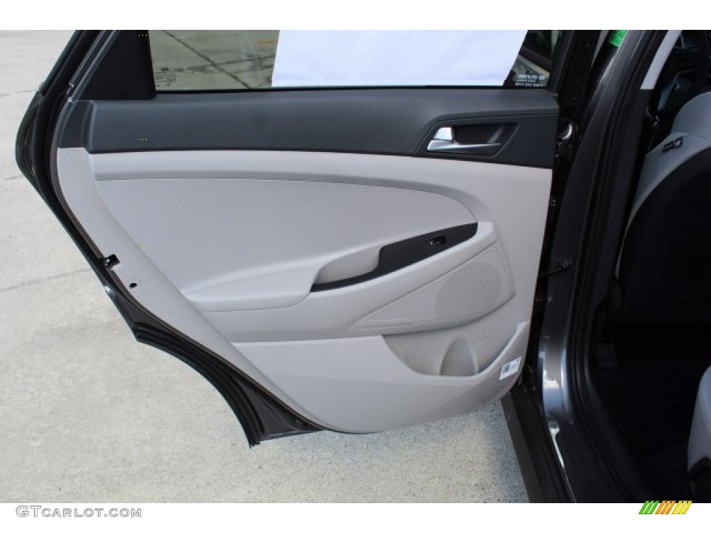 2020 Hyundai Tucson SE Gray Door Panel Photo #135585289