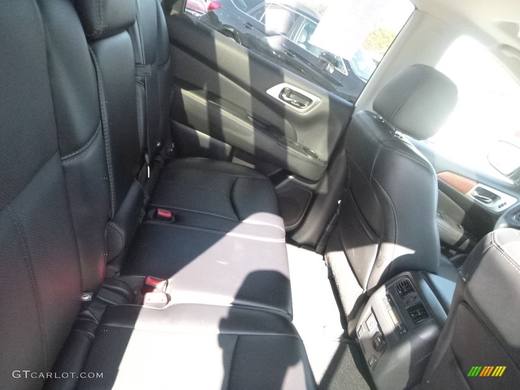 2018 Pathfinder Platinum 4x4 - Pearl White / Charcoal photo #13