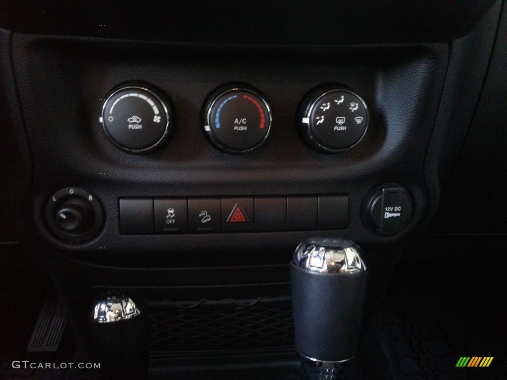 2017 Wrangler Unlimited Willys Wheeler 4x4 - Bright White / Black photo #23