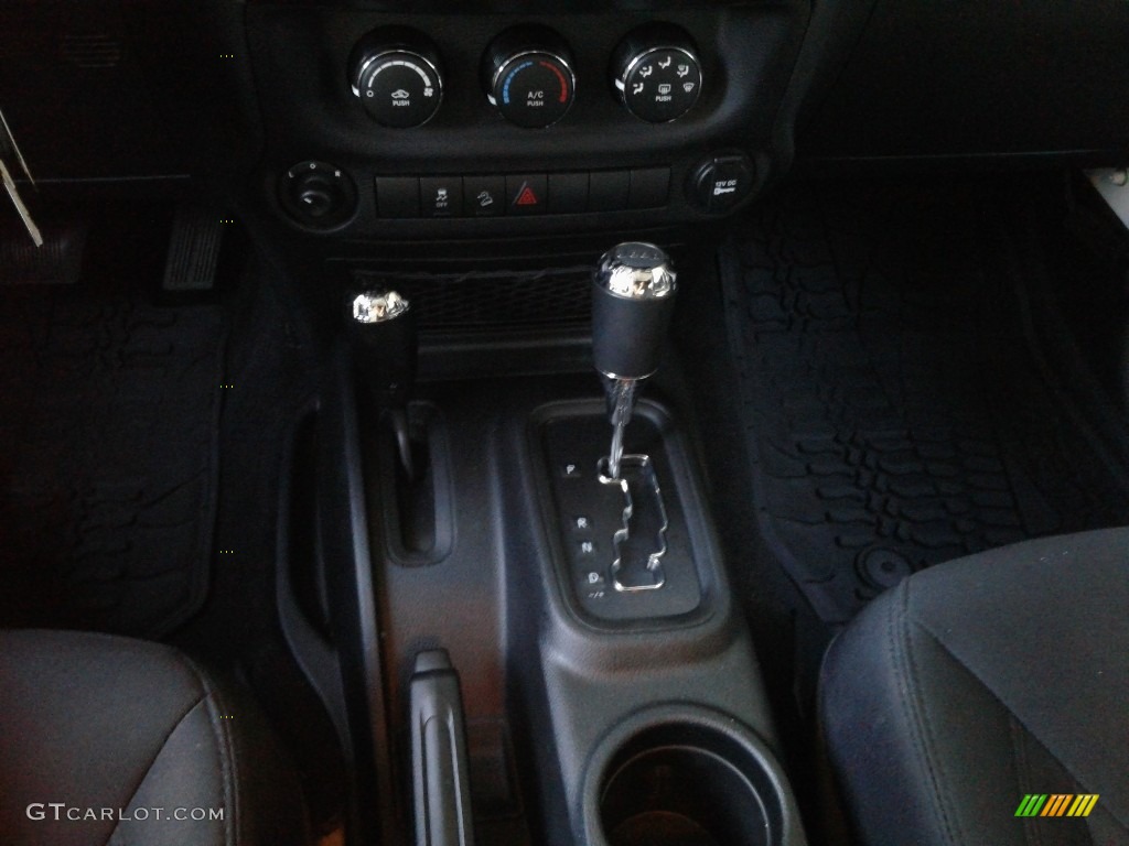 2017 Wrangler Unlimited Willys Wheeler 4x4 - Bright White / Black photo #24