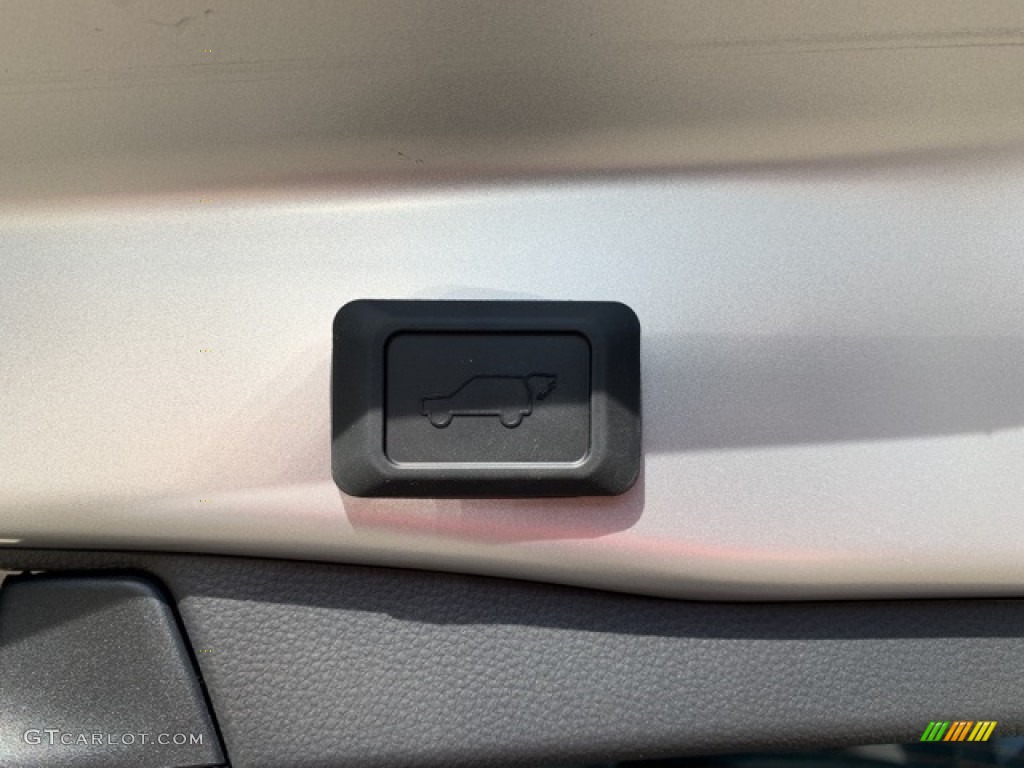 2019 RAV4 XSE AWD Hybrid - Silver Sky Metallic / Black photo #13