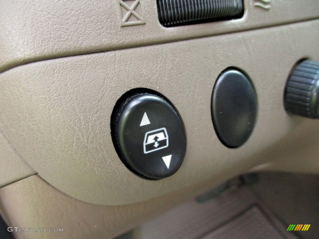2003 Sequoia Limited 4WD - Black / Oak photo #26