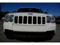 Stone White - Grand Cherokee Laredo Photo No. 3