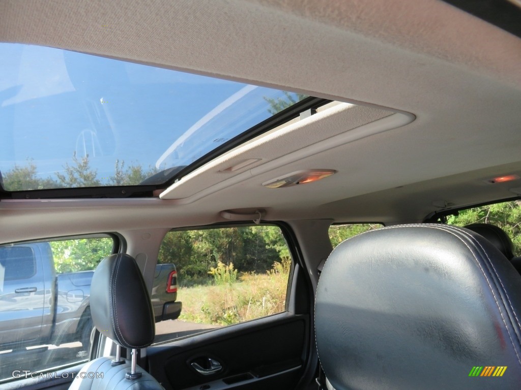 2006 Mariner Luxury 4WD - Oxford White / Pebble/Light Parchment photo #2