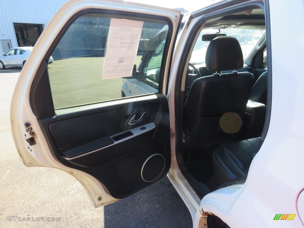 2006 Mariner Luxury 4WD - Oxford White / Pebble/Light Parchment photo #23