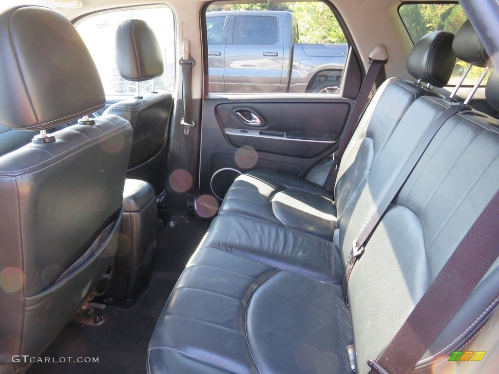 2006 Mariner Luxury 4WD - Oxford White / Pebble/Light Parchment photo #24