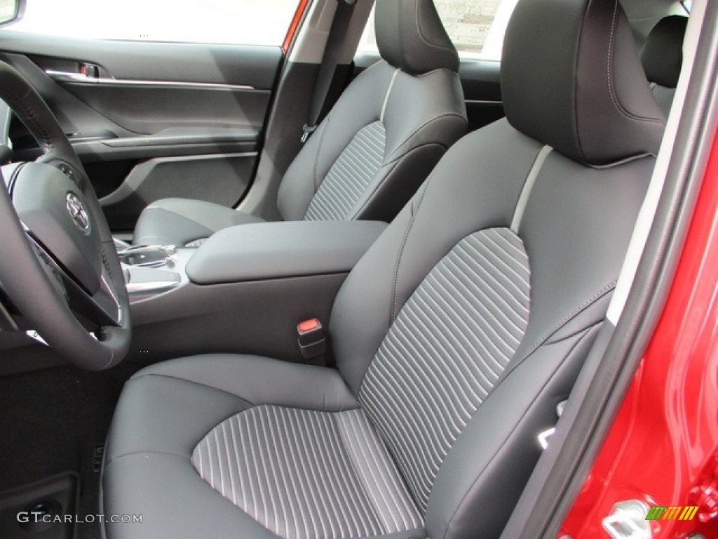 Black Interior 2020 Toyota Camry SE Photo #135639136