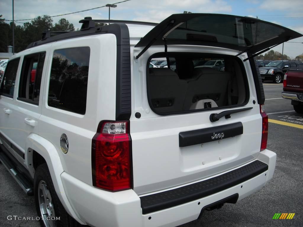 2009 Commander Sport - Stone White / Khaki photo #16