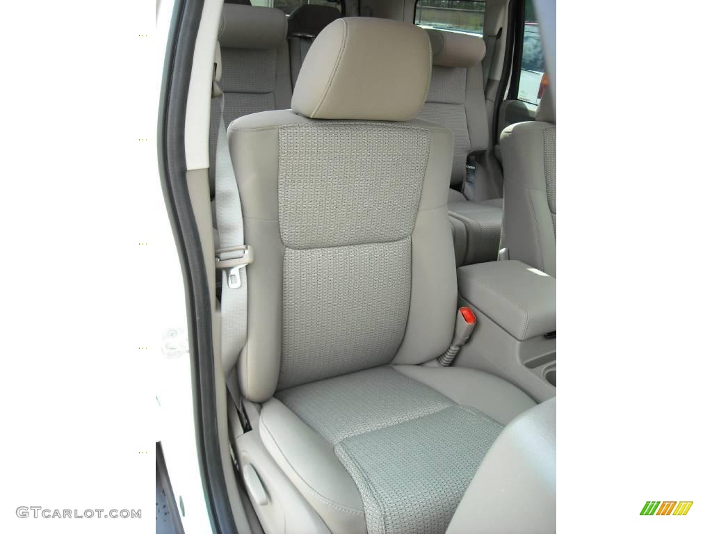 2009 Commander Sport - Stone White / Khaki photo #20