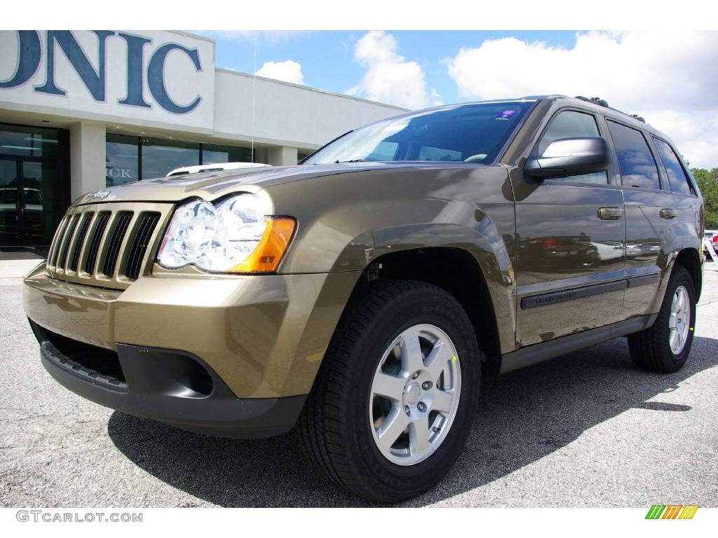 2009 Grand Cherokee Laredo - Olive Green Metallic / Medium Khaki/Dark Khaki photo #2