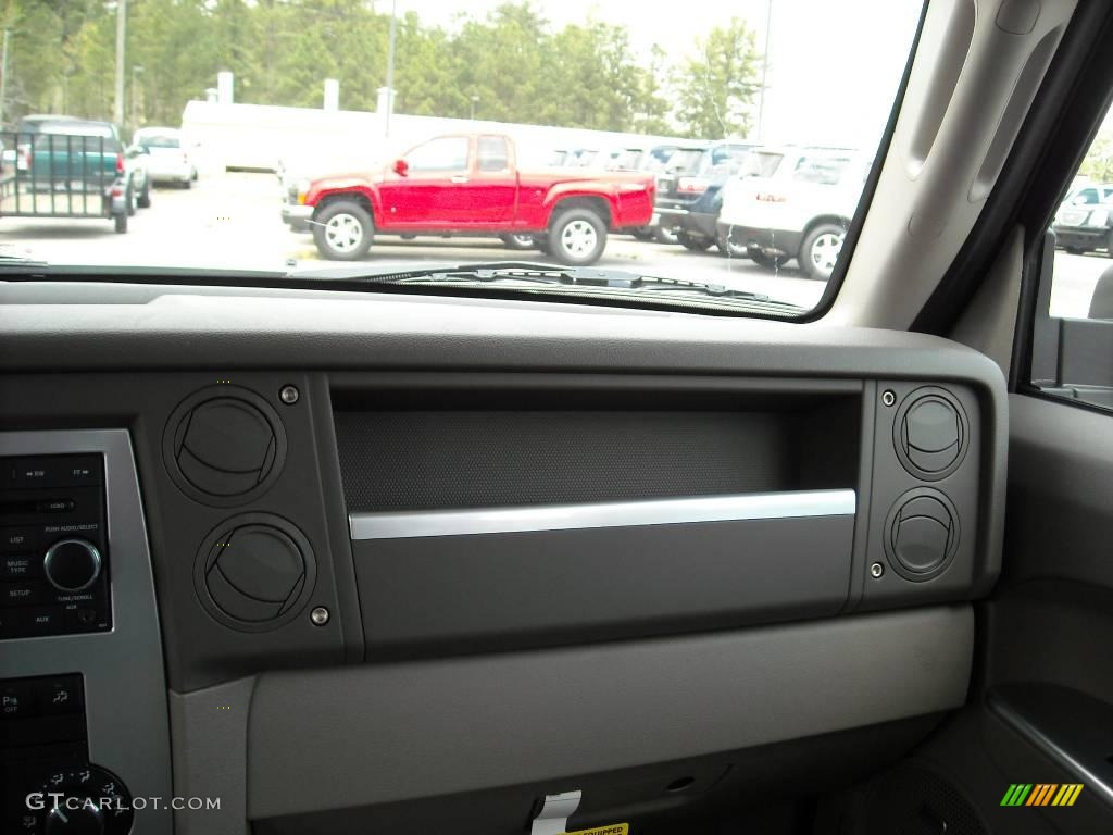 2009 Commander Sport - Stone White / Khaki photo #23