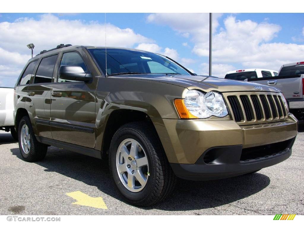 2009 Grand Cherokee Laredo - Olive Green Metallic / Medium Khaki/Dark Khaki photo #4